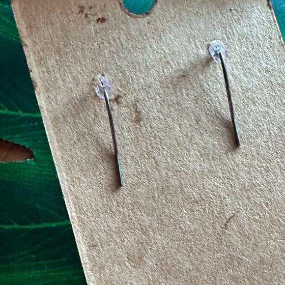 BOGO FREE PINK FLOWER EARRINGS - Picture 4 of 5